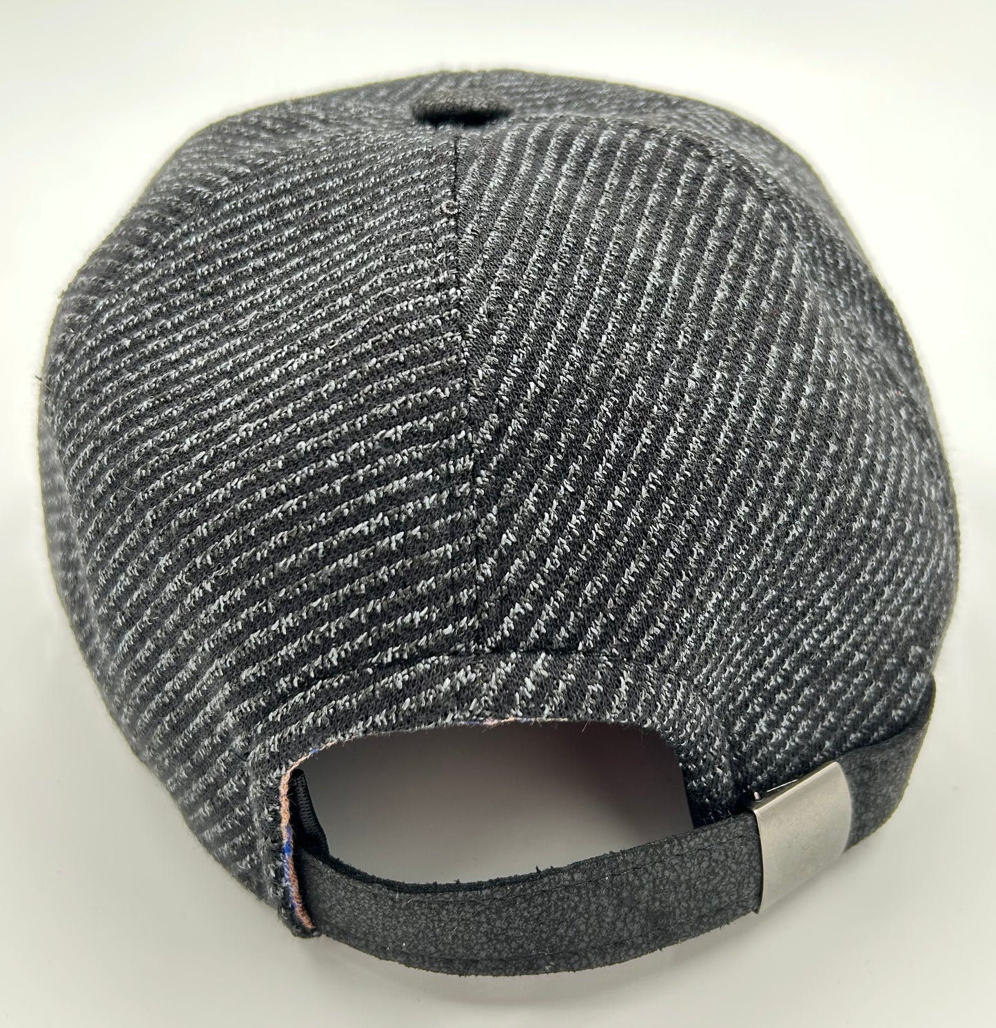 Baseball cap in antraciet gestreept katoen