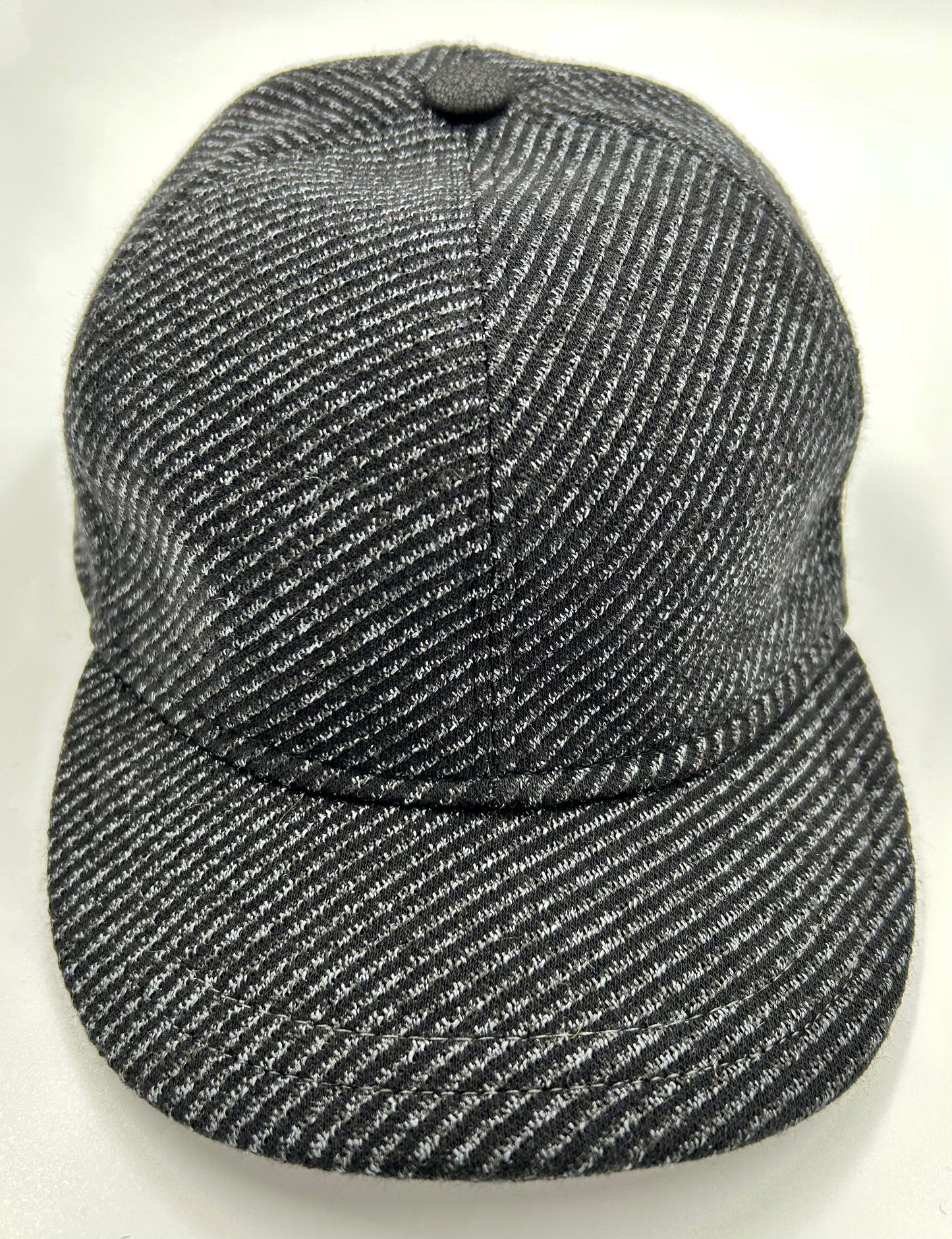 Baseball cap in antraciet gestreept katoen